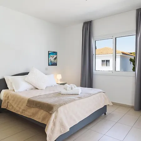 Luxvillasrentals * Ayia Napa