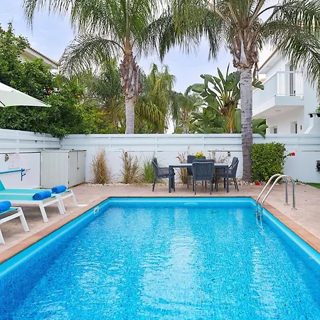 Luxvillasrentals
