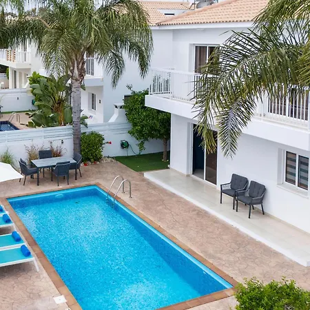 Villa Luxvillasrentals *
